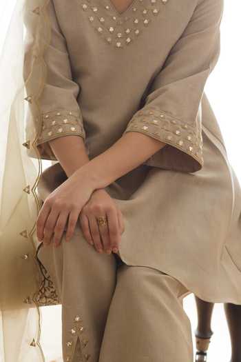Roohbyridhimaa_Beige Organza, Linen Mirrors, Embroidery, Zari V-neck Meher Kurta Set _Online_at_Aza_Fashions
