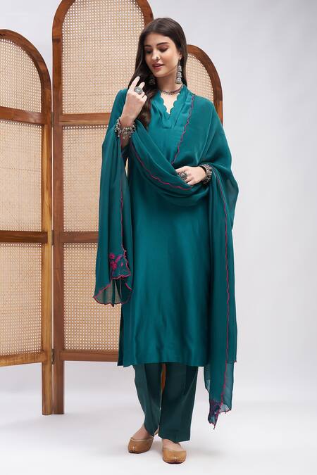 Buy_Roohbyridhimaa_Green Organza, Silk, Cotton Embroidery V-neck Resham Placement Kurta Set _Online_at_Aza_Fashions