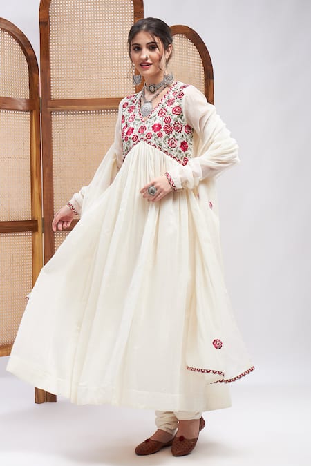 Roohbyridhimaa_Off White Silk, Cotton Embroidery V-neck Rimjhim Yoke Anarkali Set _Online_at_Aza_Fashions