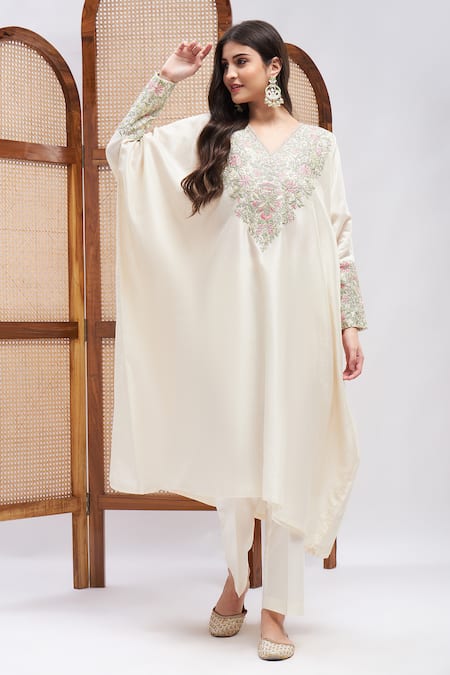 RoohbyRidhimaa Off White Pure Silk Chanderi Embroidered Resham And Ruhaniyat Kaftan & Pant Set 