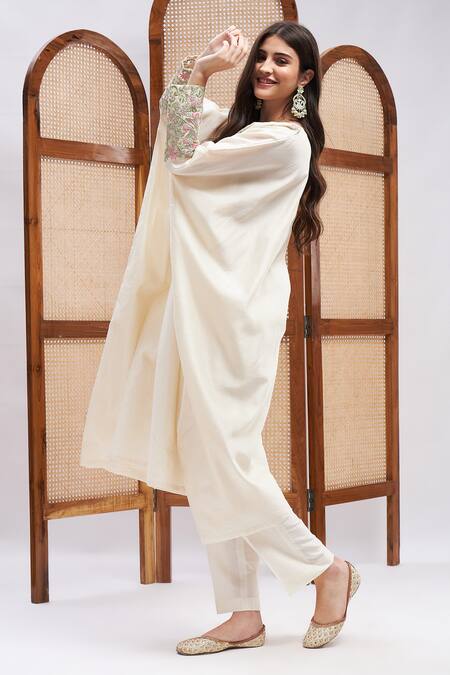 Buy_Roohbyridhimaa_Off White Silk, Cotton Embroidery V-neck Ruhaniyat Kaftan And Pant Set _Online_at_Aza_Fashions