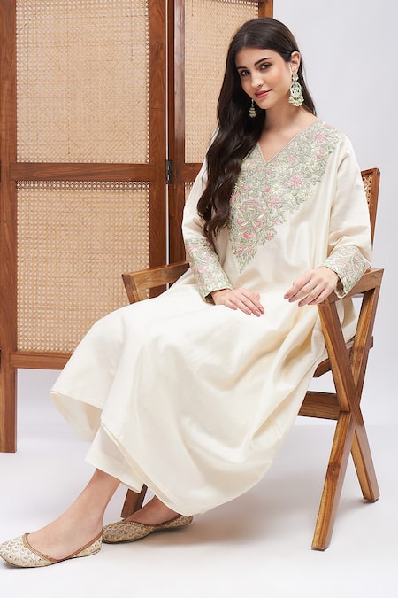 Roohbyridhimaa_Off White Silk, Cotton Embroidery V-neck Ruhaniyat Kaftan And Pant Set _at_Aza_Fashions