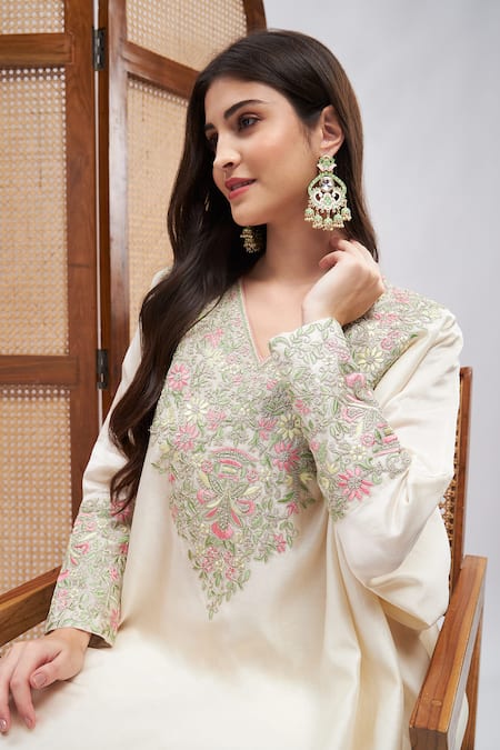 Buy_Roohbyridhimaa_Off White Silk, Cotton Embroidery V-neck Ruhaniyat Kaftan And Pant Set 
