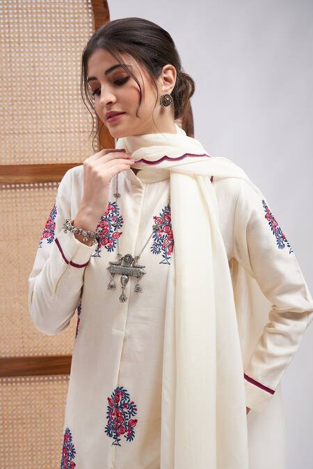 Shop Roohbyridhimaa Off White Silk, Cotton, Organza Embroidery Mandarin Sarang Resham Kurta Set Online at Aza Fashions Shop_Roohbyridhimaa_Off White Silk, Cotton, Organza Embroidery Mandarin Sarang Resham Kurta Set _Online_at_Aza_Fashions