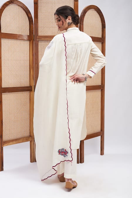 Shop Roohbyridhimaa Off White Silk, Cotton, Organza Embroidery Mandarin Sarang Resham Kurta Set at Aza Fashions Shop_Roohbyridhimaa_Off White Silk, Cotton, Organza Embroidery Mandarin Sarang Resham Kurta Set _at_Aza_Fashions