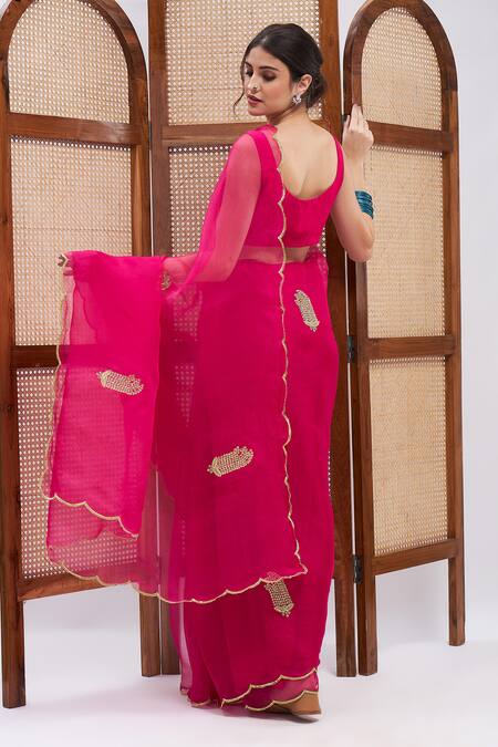 Roohbyridhimaa Gulaabo Border Embroidered Saree With Unstitched Blouse Piece 