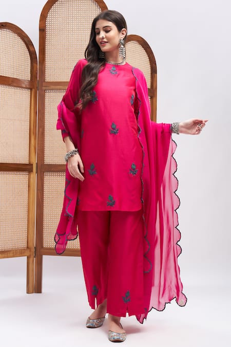 RoohbyRidhimaa Khwabeeda Silk Chanderi Embroidered Kurta Set 