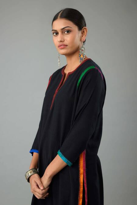 Shop_Kora_Black Handloom Cotton, Silk Embroidery Split V-neck Kurta Pant Set _Online_at_Aza_Fashions