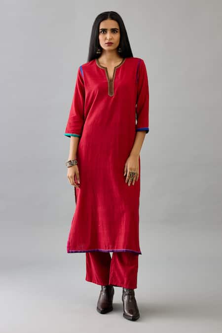 Kora_Red Handloom Cotton, Silk Tassels, Applique Split Kurta Pant Set With Stole _Online_at_Aza_Fashions