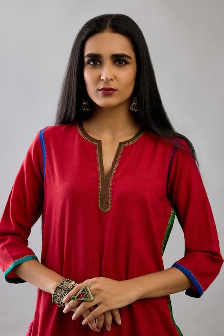 Kora_Red Handloom Cotton, Silk Tassels, Applique Split Kurta Pant Set With Stole _at_Aza_Fashions