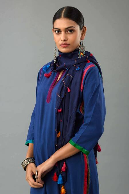 Kora_Blue Handloom Cotton, Silk Tassels, Embroidery Split V-neck Kurta Set With Stole _at_Aza_Fashions