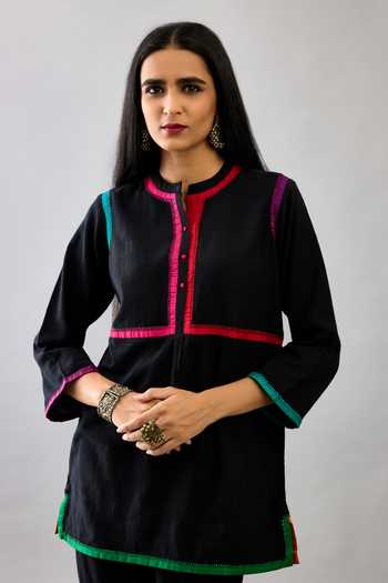 Buy_Kora_Black Handloom Cotton Embroidery Round Neck Short Kurta And Pant Set _Online_at_Aza_Fashions