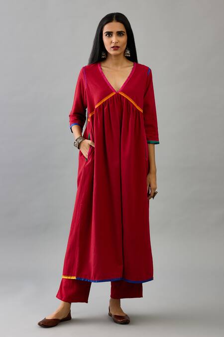 Kora_Red Handloom Cotton, Silk Border Kurta Set With Scarf _Online_at_Aza_Fashions