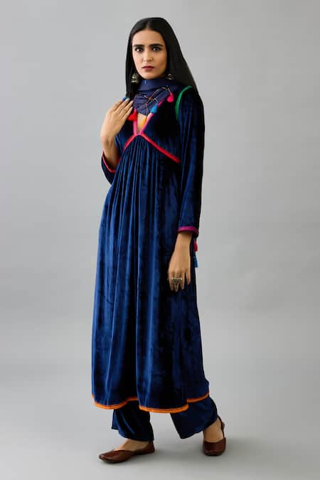 Buy_Kora_Blue Silk, Velvet Tassels, Beads V-neck Neckline Embroidered Kurta Set 