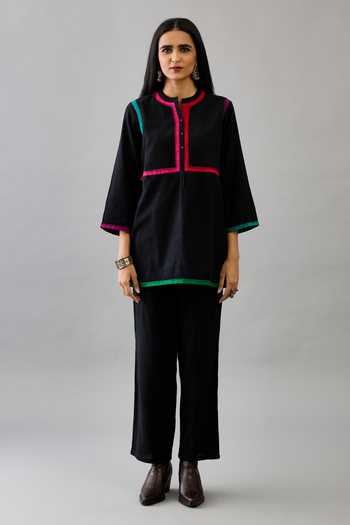 Buy_Kora_Black Handloom Cotton Embroidery Round Neck Short Kurta And Pant Set 