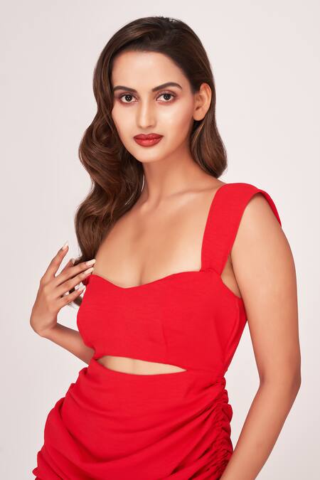 House Of Varada Red Crepe Sweetheart Neck Ruched Sleeveless Dress at Aza Fashions House Of Varada_Red Crepe Sweetheart Neck Ruched Sleeveless Dress _at_Aza_Fashions