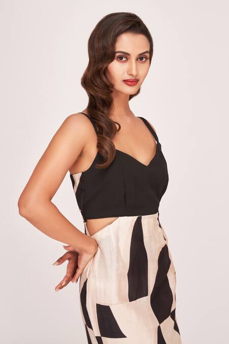 House Of Varada Black Silk Sweetheart Neck Geometric Dribble Print Side Cut Out Midi Dress at Aza Fashions House Of Varada_Black Silk Sweetheart Neck Geometric Dribble Print Side Cut Out Midi Dress _at_Aza_Fashions