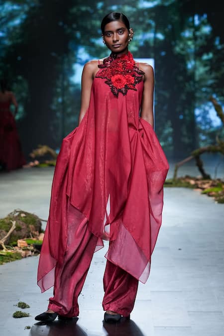 Shop Varun Bahl Red Velvet, Lurex Embroidery Sweetheart Neck Applique Draped Cape Trouser Set at Aza Fashions Shop_Varun Bahl_Red Velvet, Lurex Embroidery Sweetheart Neck Applique Draped Cape Trouser Set _at_Aza_Fashions