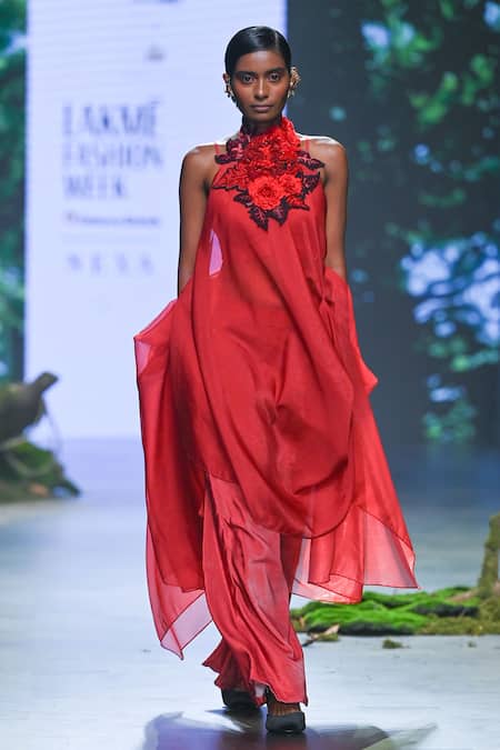 Varun Bahl_Red Velvet, Lurex Embroidery Sweetheart Neck Applique Draped Cape Trouser Set _Online_at_Aza_Fashions
