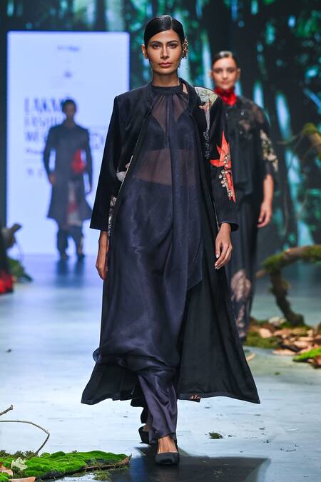 Varun Bahl_Black Velvet, Lurex Embroidery Sweetheart Neck, Floral Print Jacket Trouser Set _Online_at_Aza_Fashions