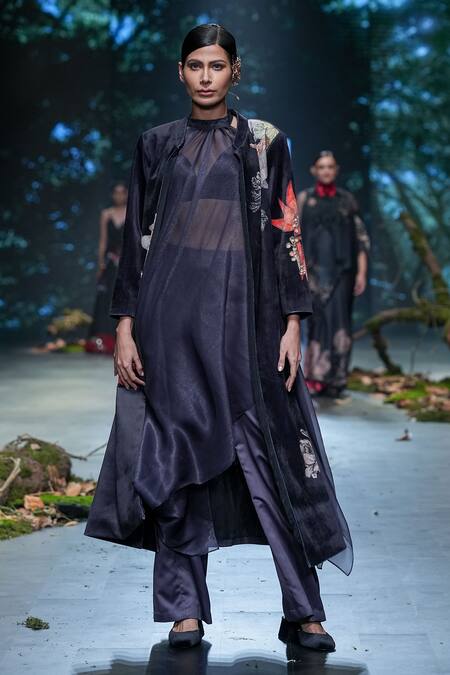 Buy_Varun Bahl_Black Velvet, Lurex Embroidery Sweetheart Neck, Floral Print Jacket Trouser Set 