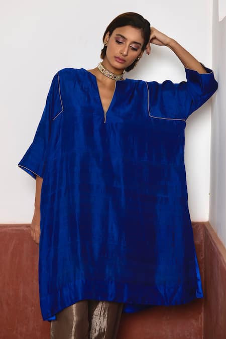 Shorshe Clothing Blue Silk, Tissue V-neck Pure Jhabla Kurta And Pant Set at Aza Fashions Shorshe Clothing_Blue Silk, Tissue V-neck Pure Jhabla Kurta And Pant Set _at_Aza_Fashions
