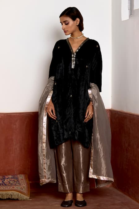 Shorshe Clothing Black Kurta Velvet And Brocade Hand Embroidered Floral V Neck Kaftan & Pant Set 