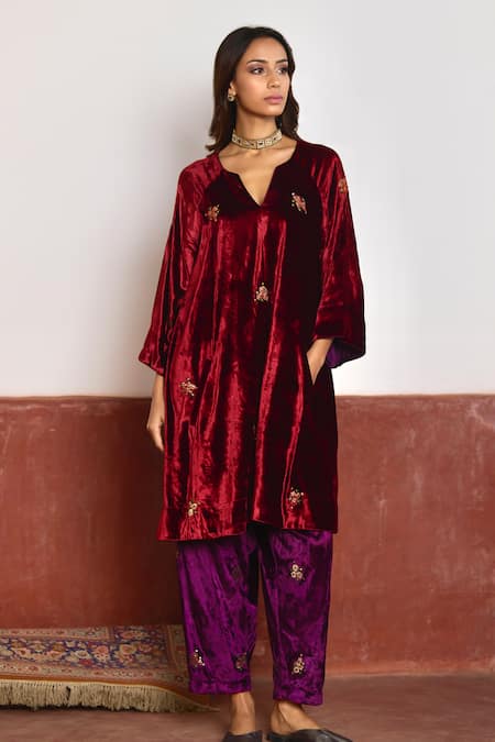 Shorshe Clothing Red Velvet Hand Embroidered Floral Notched V Kurta And Salwar Set 