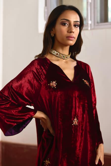 Shorshe Clothing_Red Velvet Embroidery V-neck Kurta And Salwar Set _at_Aza_Fashions