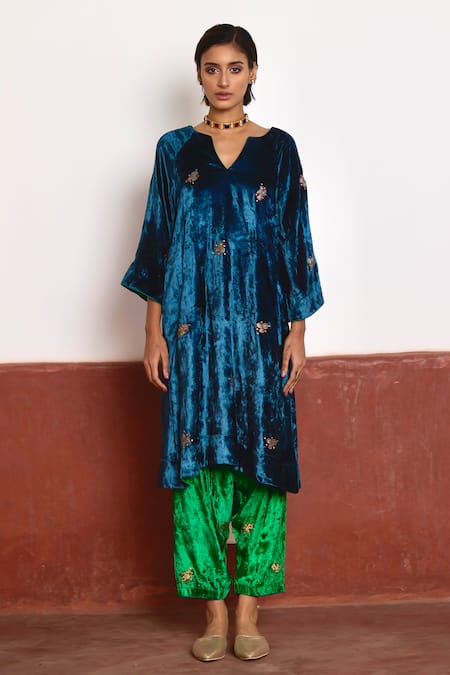 Shop Shorshe Clothing Blue Velvet Embroidery V-neck Floral Kurta And Salwar Set at Aza Fashions Shop_Shorshe Clothing_Blue Velvet Embroidery V-neck Floral Kurta And Salwar Set _at_Aza_Fashions