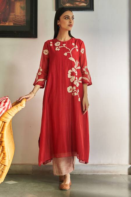 Shop Vaayu Red Muslin, Cotton Embroidery Round Neck Poppy Applique Kurta And Printed Pant Set at Aza Fashions Shop_Vaayu_Red Muslin, Cotton Embroidery Round Neck Poppy Applique Kurta And Printed Pant Set_at_Aza_Fashions