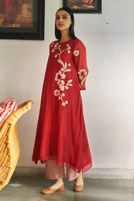 Vaayu Red Muslin, Cotton Embroidery Round Neck Poppy Applique Kurta And Printed Pant Set at Aza Fashions Vaayu_Red Muslin, Cotton Embroidery Round Neck Poppy Applique Kurta And Printed Pant Set_at_Aza_Fashions