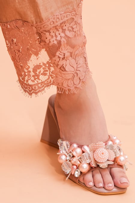 THE EPISODE Peach Embellished Gracious Pearl Cluster Strap Heels 