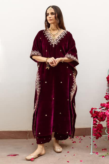 Buy_Maison Shefali_Purple Velvet, Silk Metallic Thread, Cut Ibtida Embroidered Kaftan And Pant Set _Online_at_Aza_Fashions