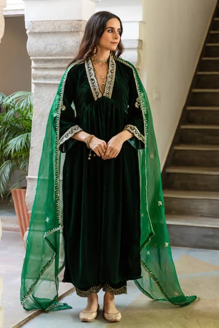 Maison Shefali Green Anarkali And Pant Velvet Hand Embroidered Khizaan Panna Set 