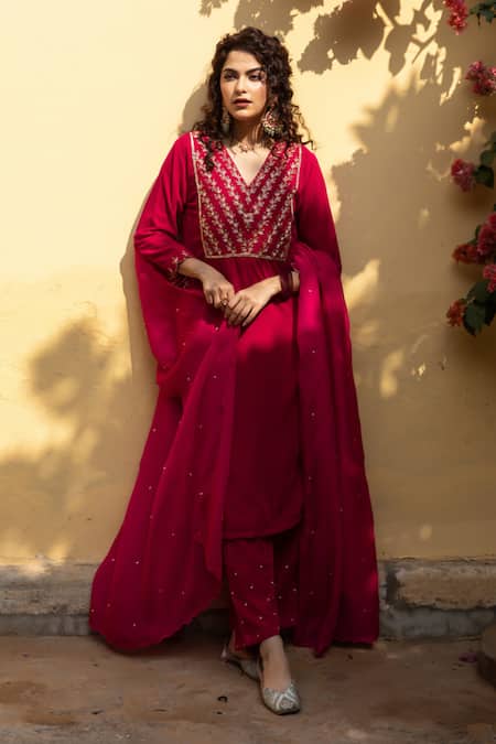 Maison Shefali Red Kurta Velvet Hand Embroidered Zardosi V Neck Roya Gulabi Set Online at Aza Fashions Maison Shefali_Red Kurta Velvet Hand Embroidered Zardosi V Neck Roya Gulabi Set _Online_at_Aza_Fashions