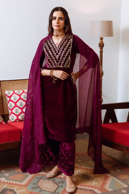 Maison Shefali Purple Velvet, Organza Zari, Cut Work V-neck Roya Hand Embroidered Kurta Set Online at Aza Fashions Maison Shefali_Purple Velvet, Organza Zari, Cut Work V-neck Roya Hand Embroidered Kurta Set _Online_at_Aza_Fashions