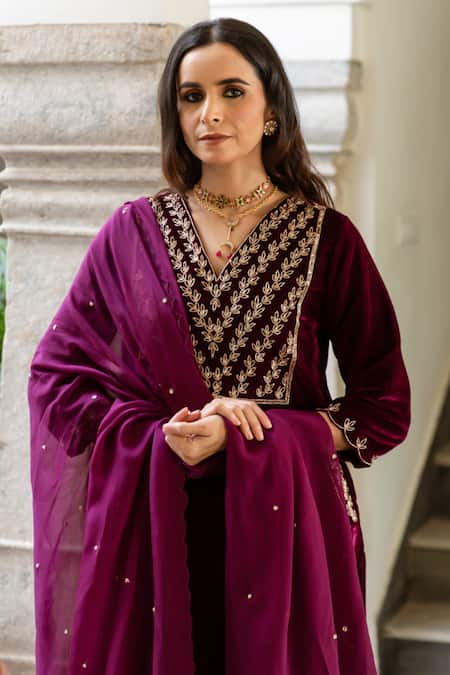 Buy Maison Shefali Purple Velvet, Organza Zari, Cut Work V-neck Roya Hand Embroidered Kurta Set Buy_Maison Shefali_Purple Velvet, Organza Zari, Cut Work V-neck Roya Hand Embroidered Kurta Set
