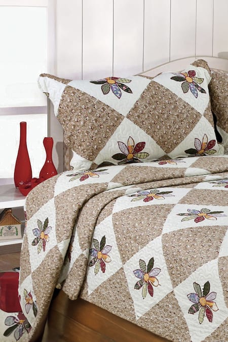 Shop Quliting Tree Multi Color Microfiber, 100% Textured Floral Quilt With Pillow Covers at Aza Fashions Shop_Quliting Tree_Multi Color Microfiber, 100% Textured Floral Quilt With Pillow Covers_at_Aza_Fashions