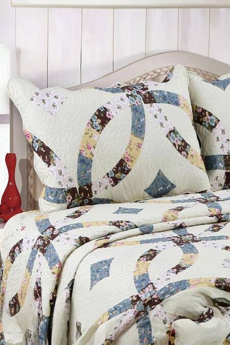Shop Quliting Tree Multi Color Microfiber, 100% Abstract Swirl Pattern Quilt With Pillow Covers at Aza Fashions Shop_Quliting Tree_Multi Color Microfiber, 100% Abstract Swirl Pattern Quilt With Pillow Covers_at_Aza_Fashions