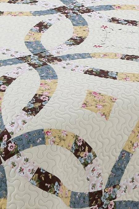 Quliting Tree Multi Color Microfiber, 100% Abstract Swirl Pattern Quilt With Pillow Covers Online at Aza Fashions Quliting Tree_Multi Color Microfiber, 100% Abstract Swirl Pattern Quilt With Pillow Covers_Online_at_Aza_Fashions