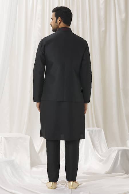 Aariyana Couture Floral Embroidered Bundi Kurta Set 