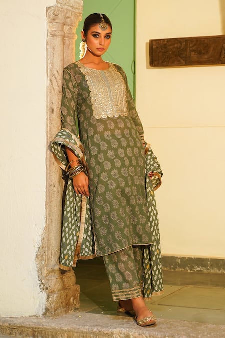 Buy_The Home Affair_Green Cotton Sequins Round Neck Paisley Printed Kurta Set With Dupatta _Online_at_Aza_Fashions