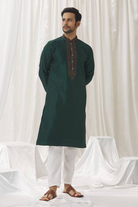 Aariyana Couture_Green Silk, Cotton, Polyester Miniature Butti Straight Kurta With Pant _at_Aza_Fashions