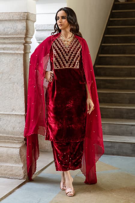 Maison Shefali Maroon Kurta Velvet Hand Embroidered Zardosi V Neck Roya Gulaab Set Online at Aza Fashions Maison Shefali_Maroon Kurta Velvet Hand Embroidered Zardosi V Neck Roya Gulaab Set _Online_at_Aza_Fashions