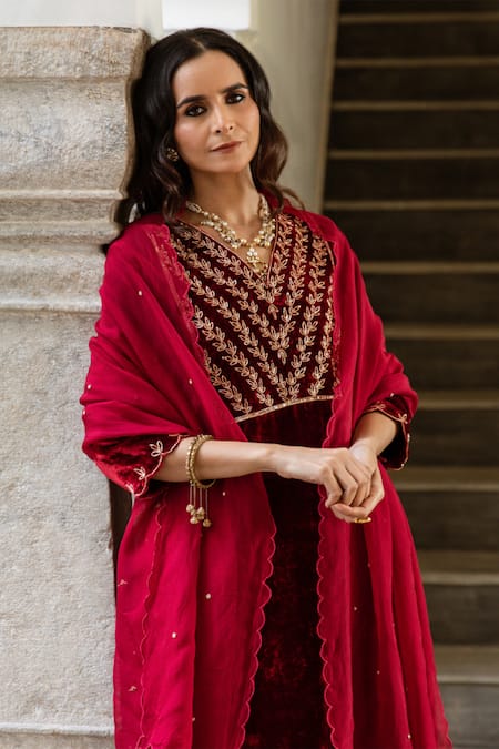 Shop Maison Shefali Maroon Kurta Velvet Hand Embroidered Zardosi V Neck Roya Gulaab Set Online at Aza Fashions Shop_Maison Shefali_Maroon Kurta Velvet Hand Embroidered Zardosi V Neck Roya Gulaab Set _Online_at_Aza_Fashions
