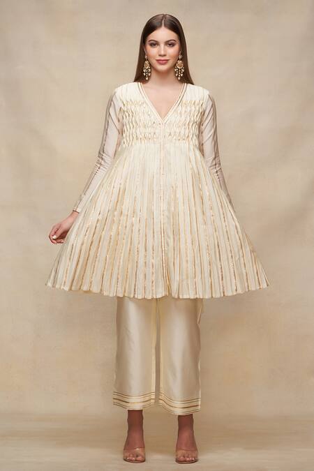 Gulabo By Abu Sandeep Off White Chanderi Embellished Gota Work V Neck Pleated Short Kurta Online at Aza Fashions Gulabo By Abu Sandeep_Off White Chanderi Embellished Gota Work V Neck Pleated Short Kurta _Online_at_Aza_Fashions