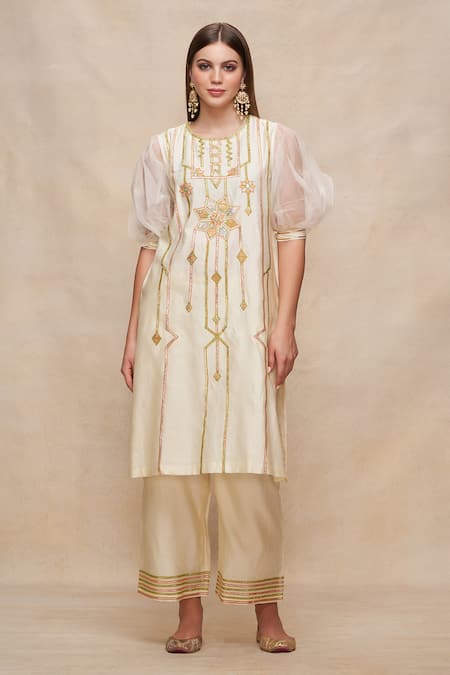Gulabo By Abu Sandeep Off White Chanderi Embroidered Gota And Thread Work V Neck Kurta Online at Aza Fashions Gulabo By Abu Sandeep_Off White Chanderi Embroidered Gota And Thread Work V Neck Kurta _Online_at_Aza_Fashions