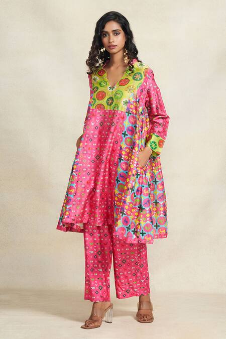 Buy_Gulabo By Abu Sandeep_Pink Chanderi Sequins V-neck Printed Kurta _Online_at_Aza_Fashions