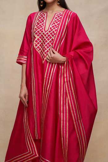 Gulabo By Abu Sandeep_Pink Chanderi Gota Patti Split V-neck Silk Embroidered Gathered Kurta _at_Aza_Fashions